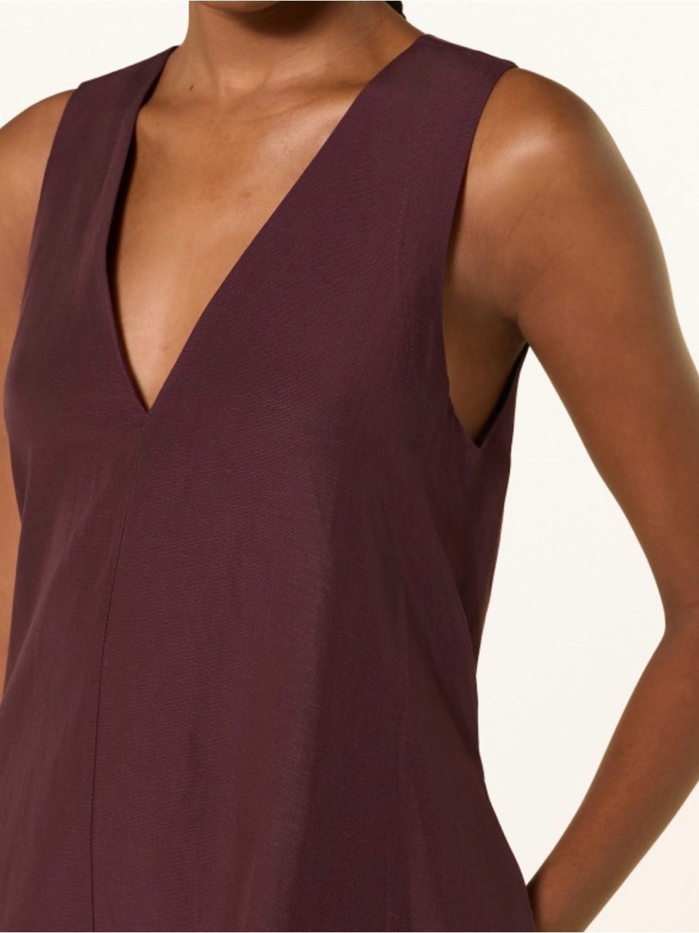 Indigo Sleeveless V-Neck Shift Dress in Plum